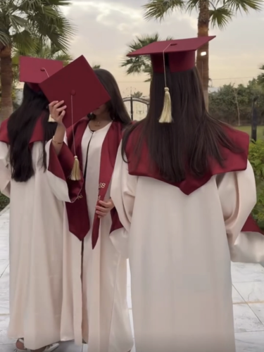 عباية تخرج بيج ع برغندي