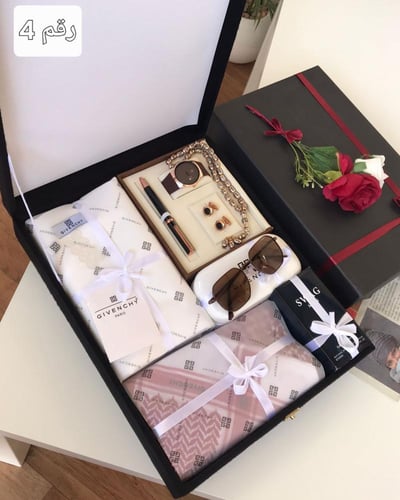 طقم رجالي جيفنشي