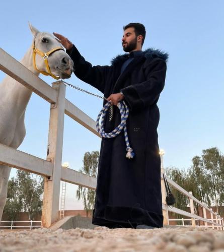 فروة شتوي مع الفرو برقبه واليد