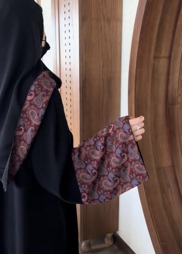 عباية شتوية مع طرحه دبل فيس كشميري