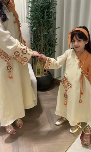 جلابيات أم وبنت بتصميم رمضاني فاخر