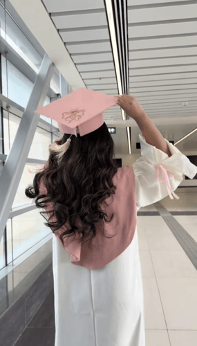 عبايات تخرج 2026