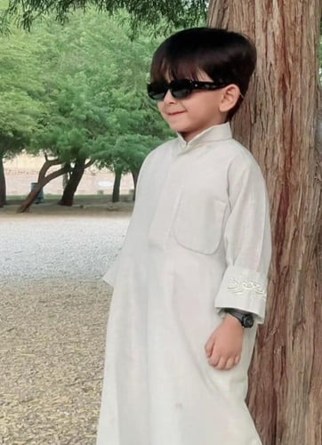 ثوب مطرز بالاسم