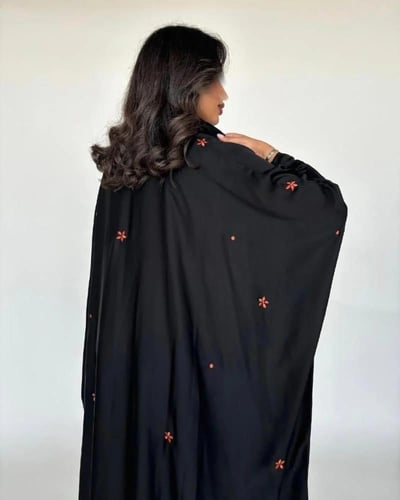 عباية تطريز نجوم