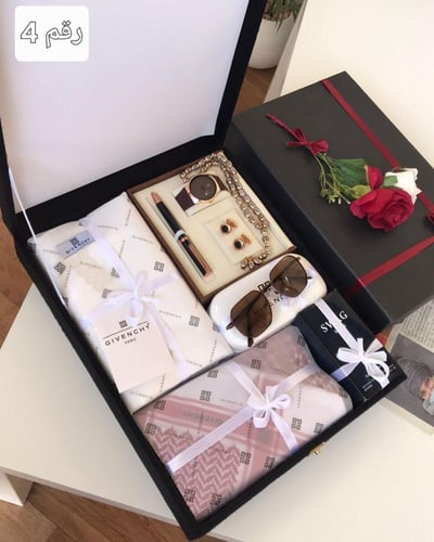 طقم رجالي جيفنشي