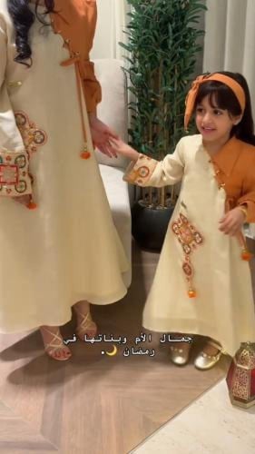 جلابيات أم وبنت بتصميم رمضاني فاخر