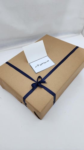 طقم العيد والتخرج جيفنشي بالاسم حسب الطلب