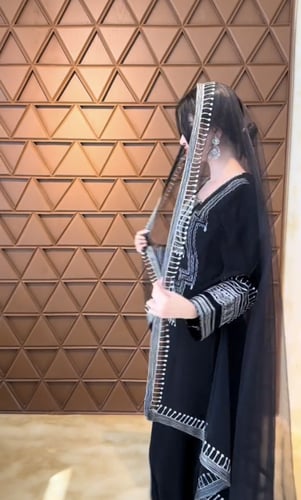 فستان تراثيه انيقه مطرز بنقش تراثي