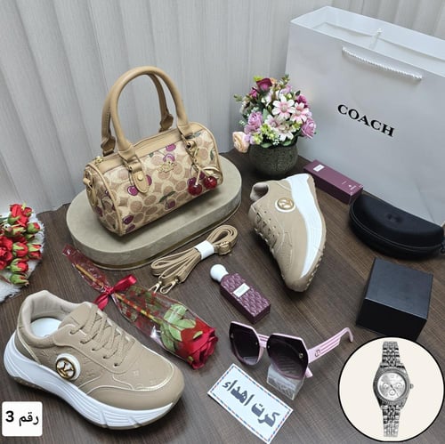 هدايا نسائيه ماركة كوتش مع نقش الكرز