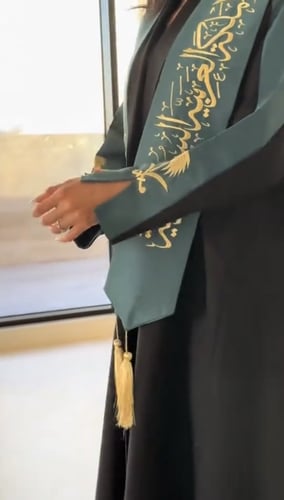 عباية اليوم الوطني مع الشال