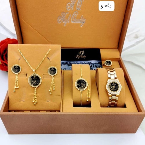 طقم نسائي بالاسم