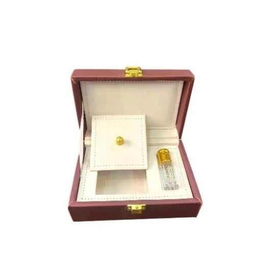 Square leather box, one ounce plus quarter Tola