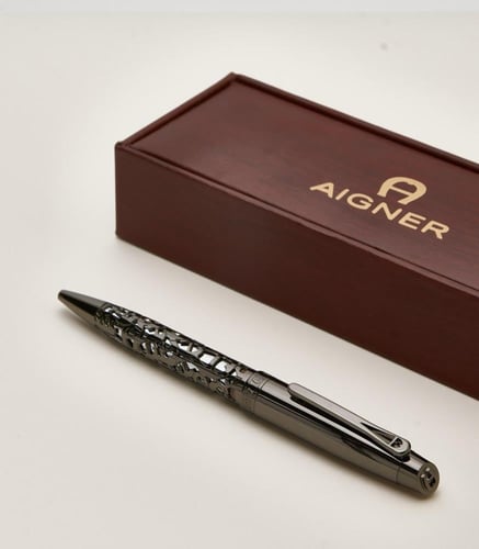 قلم رجالي فخم بزخارف مبتكرة