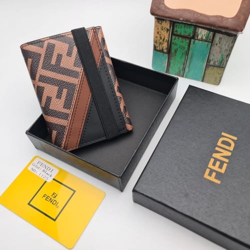 محفظة رجالية جلدية بتصاميم مدمجة ونقوش أيقونية - ج...