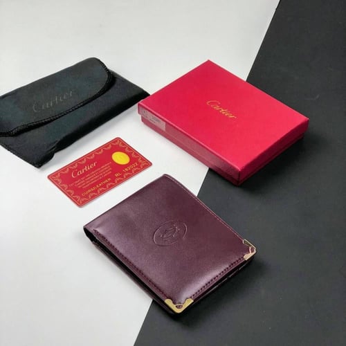 محفظة جلدية فاخرة بزوايا معدنية