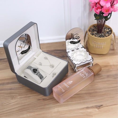 طقم نسائي فاخر يجمع الفخامة والجمال مع ساعة وإكسسو...