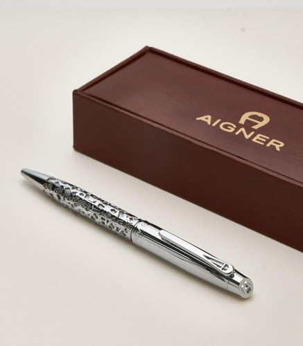 قلم رجالي فخم بزخارف مبتكرة