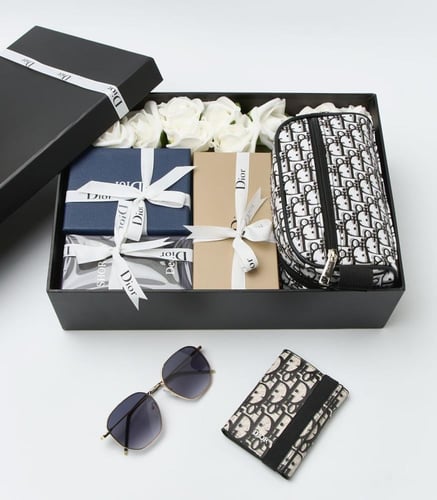 بوكس هدايا رجالي فاخر - نظارة، محفظة، حقيبة، وتصمي...