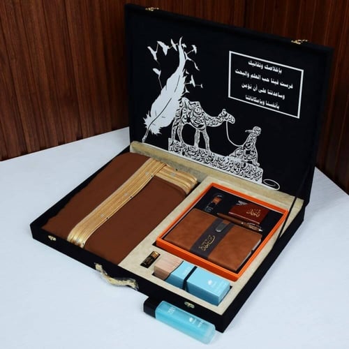 بوكس هدايا فاخر - بشت وطني مع مجموعة فاخرة من الإك...