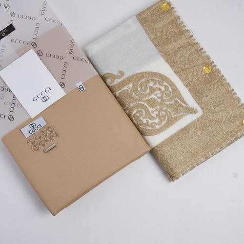 طقم هدية شتوي رجالي (قماش فاخر وشال مطرز)