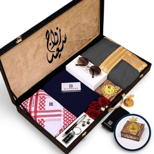 بوكس هدية فاخرة للرجال | شماغ، قماش، بشت، نظارة وم...