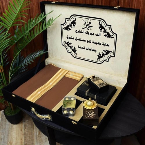 بوكس هدايا فاخر - بشت وطني ومجموعة عطور وبخور