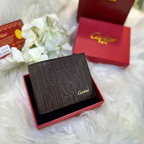 محفظة رجالية جلدية بتفاصيل بارزة