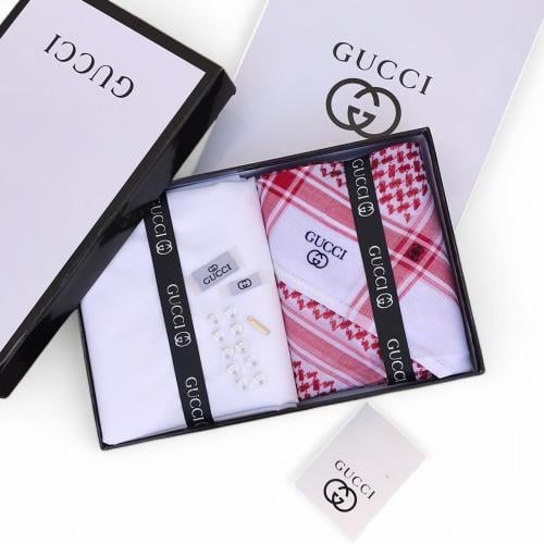 طقم رجالي فاخر بخامة عالية وتصميم عصري