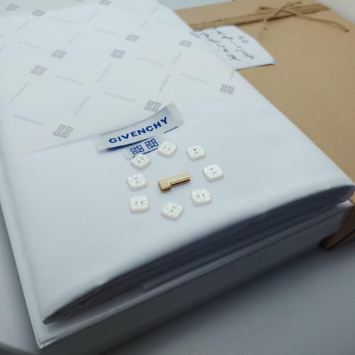 قماش رجالي فاخر باللون الابيض