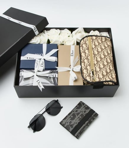 بوكس هدايا رجالي فاخر - نظارة، محفظة، حقيبة، وتصمي...