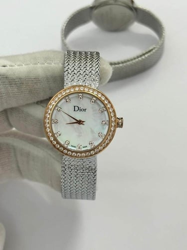 ساعة نسائية مثالية - تصميم فاخر وأنيق