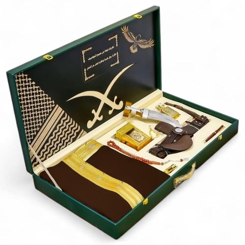 بوكس الهدايا الملكي - طقم بشت فاخر وتراثيات أصيلة