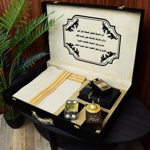 بوكس هدايا فاخر - بشت وطني ومجموعة عطور وبخور