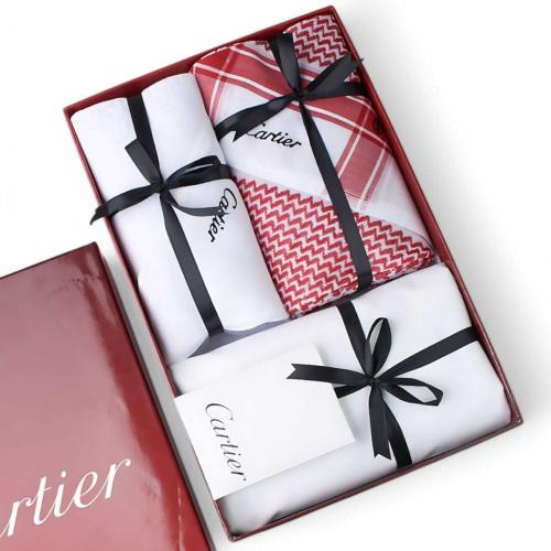 هدية رجالية مثالية تضم شماغ وقماش فاخر بتغليف فاخر