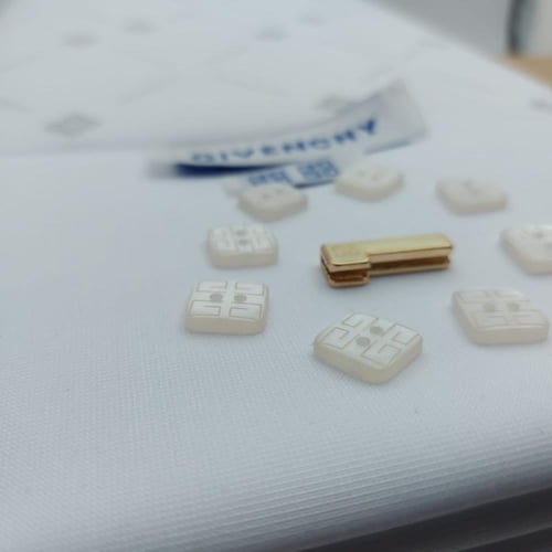 قماش رجالي فاخر باللون الابيض