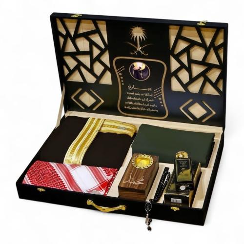 بوكس الهدايا الملكي الفاخر - طقم بشت وإهداء مخصص