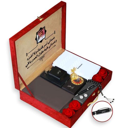 هدية صيفية فاخرة للرجال | شماغ وقماش مع كتابة اسم