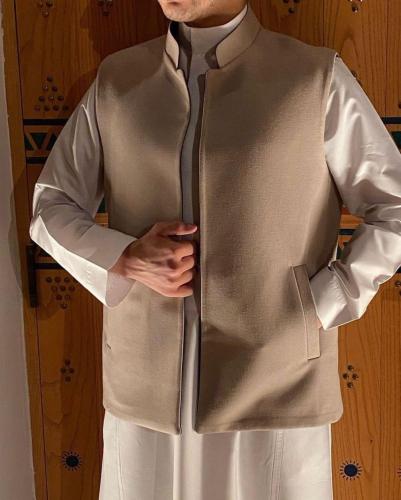 سديري رجالي عصري بلون بيج أنيق وخامات عالية الجودة