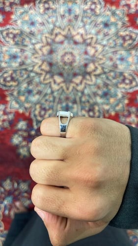 خاتم ملكي لون بيضاوي