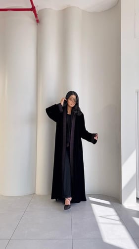 عباية مخمل تطريز موف