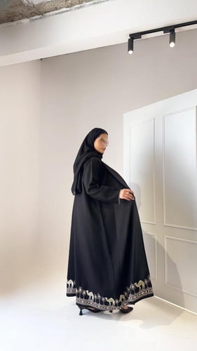 عباية نص كلوش بتطريز