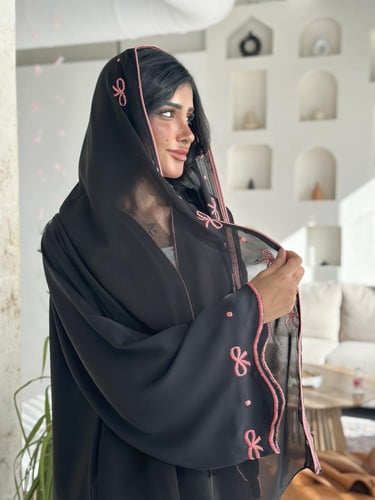 عباية بلاك بيري تطريز بينك