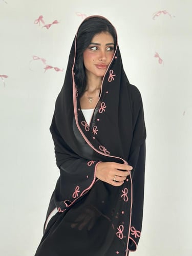 عباية بلاك بيري تطريز بينك