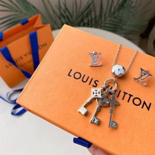 طقم لويس فيتون