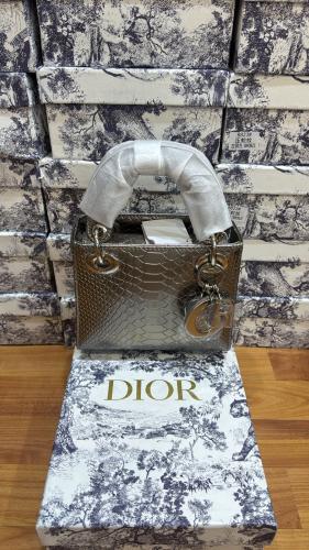 DIOR
