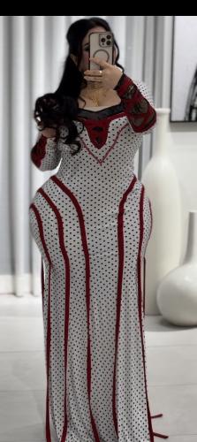 فستان ابيض منقط مع كرستال احمر