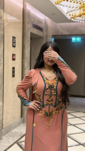 فستان خربزي استرش كلوش بالشك الفخم من الامام