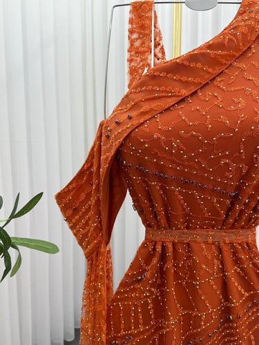 فستان ليوناسه