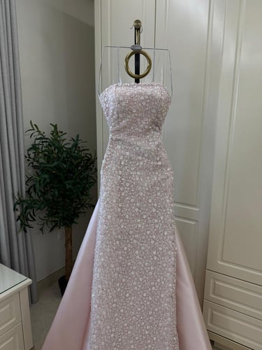 فستان ملفته