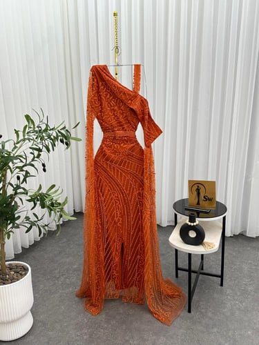 فستان ليوناسه